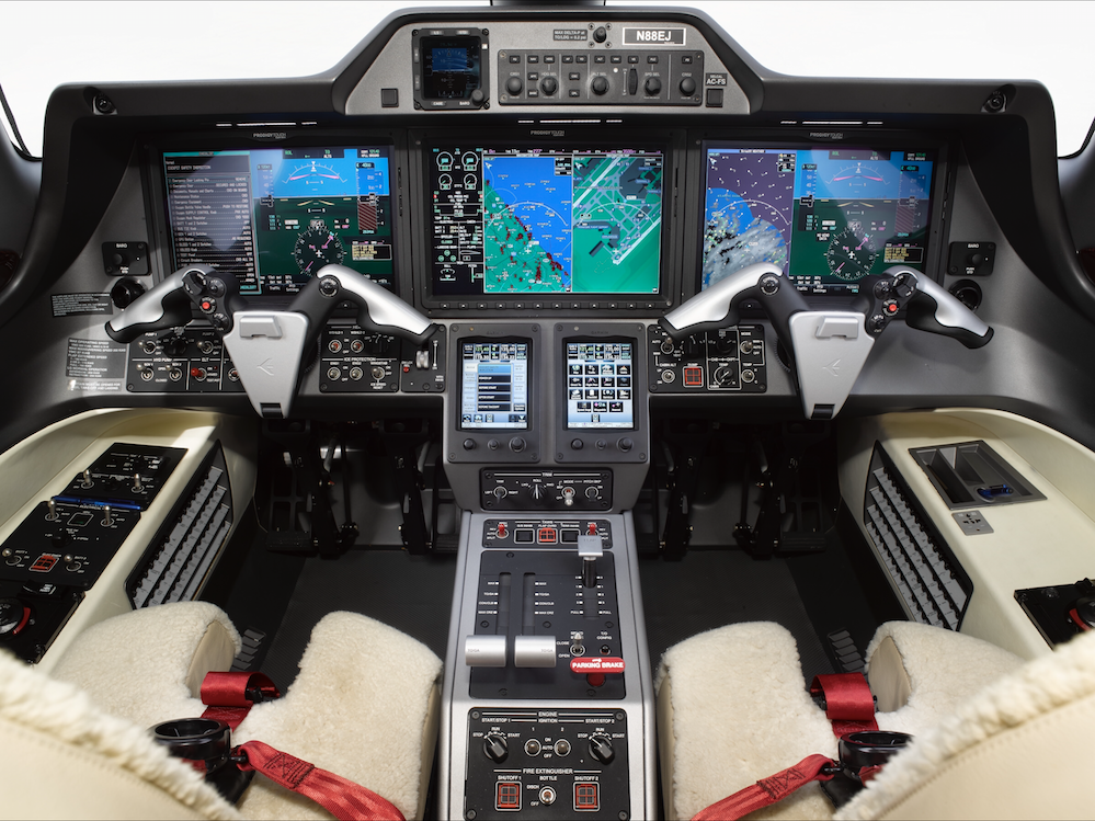 Embraer-Phenom-300 Cockpit